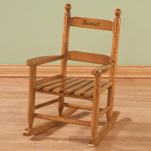 Vista 2 de Miles Kimball Mecedora natural personalizada para niños - madera, fuente negra