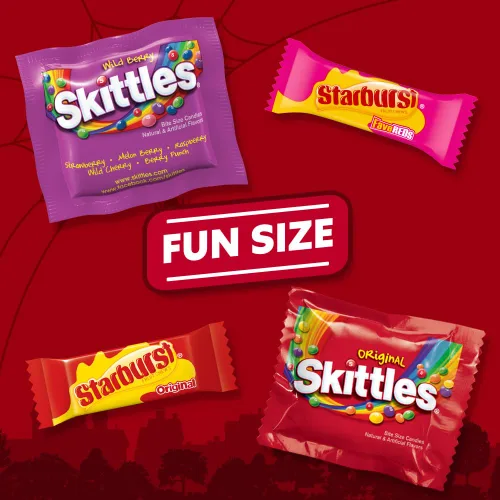 Vista 4 de Skittles, Starburst Fun Size Chewy Candy Surtido Variedad, envueltos individualmente, 32.28 onzas, bolsa a granel