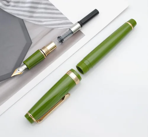 Vista 3 de Pluma estilográfica JINHAO 82 con clip dorado (plumín F 0.5mm, verde aguacate)