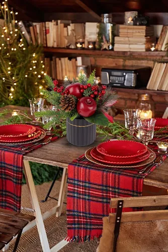 Vista 3 de Mini árbol de Navidad, árbol de Navidad artificial en maceta con manzanas, piñas, bayas, cinta, pequeños arreglos florales navideños de mesa