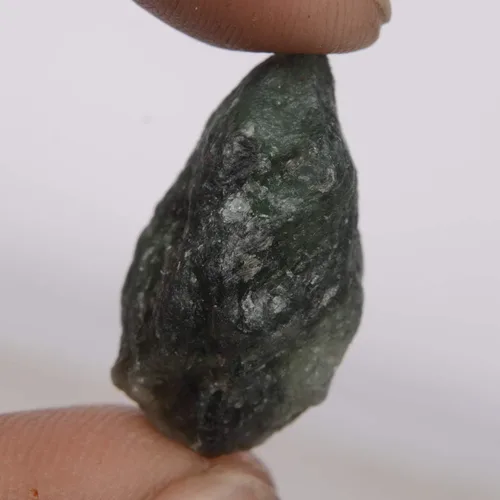 Vista 3 de Piedra de fucsita de esmeralda verde áspera natural, certificada de 26.50 quilates de piedra preciosa suelta curativa de fuchsita de esmeralda