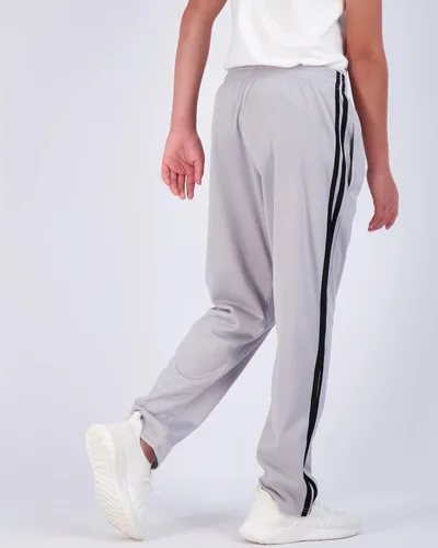 Vista 3 de Real Essentials - Paquete de 3 pantalones de sudadera con forro de vellón y bolsillos para niño