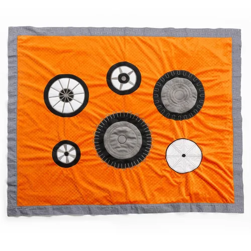 Vista 2 de Teyo's Tires - Edredón mediano, negro, blanco, gris, naranja