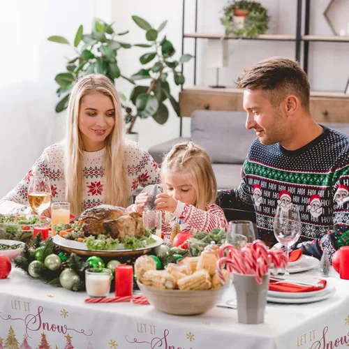 Vista 6 de Peryiter Mantel navideño rectangular de 60 x 84 pulgadas, mantel de Navidad de poliéster lavable para vacaciones de invierno, casa de campo