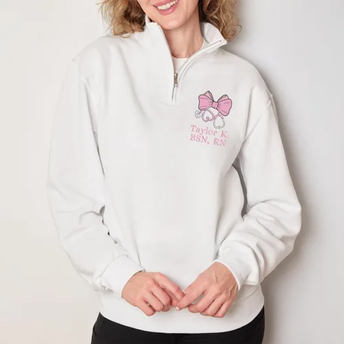 Vista 6 de COUPLEHOODIES - Sudadera de enfermería bordada con nombre, personalizada, con cremallera de un cuarto, regalo para asistente de enfermería