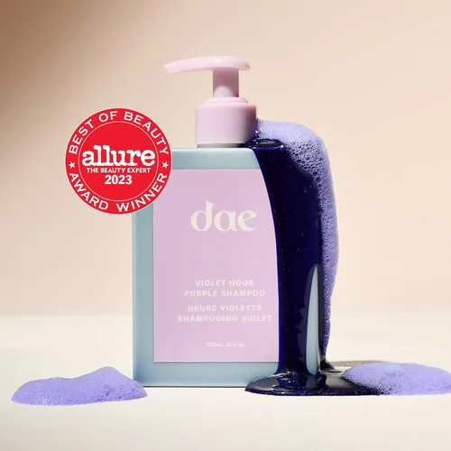 Vista 2 de DAE Champú Morado Violet Hour - Combate los Tonos Cobrizos, Realza el Color y Repara el Daño (10 oz)