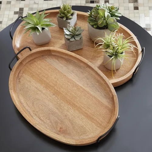 Vista 2 de Signature Design by Ashley Jocelyn - Juego de 2 bandejas de madera con asas de metal, color marrón Sturdy wood products base with black metal
