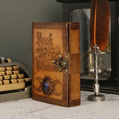 Vista 3 de Book of Shadows - Diario Grimorio – 200 páginas de papel antiguo con borde deckle con triple luna, pentagrama, cubierta de cuero con cierre