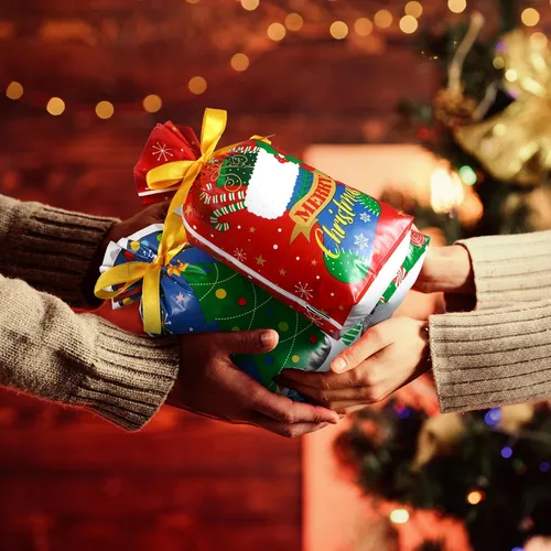 Vista 6 de Funrous 50 bolsas de Navidad con cordón, bolsas de regalo de plástico con cordón para Navidad, bolsas de dulces de Navidad para fiesta