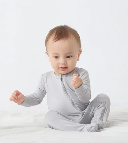 Vista 2 de Pijama de viscosa de bambú con pies para bebé, mameluco de manga larga de una pieza, pijama Sleep 'N Play, 0-24 meses