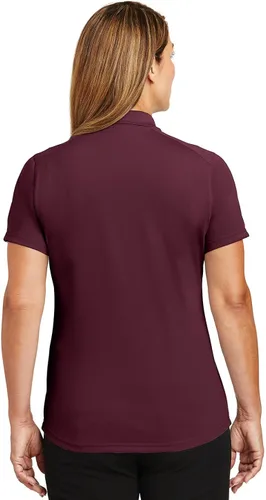 Vista 4 de CornerStone Polo ligero a prueba de enganches para mujer. CS419