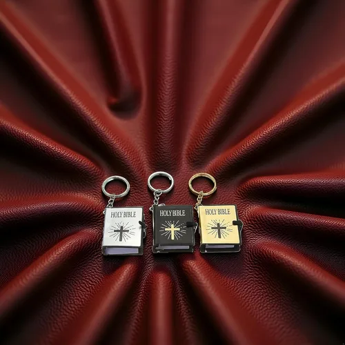 Vista 7 de 3 llaveros de la Biblia, llaveros de la Biblia real en miniatura, llaveros para colgar en el bolso, regalo de Navidad, recuerdos religiosos, negro