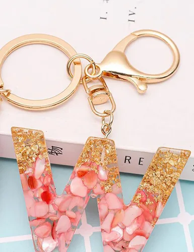 Vista 3 de MBOAH Llavero de letra inicial rosa para mujeres, niños, adolescentes, niñas, hermanas, parejas, lindos accesorios de llavero para llaves