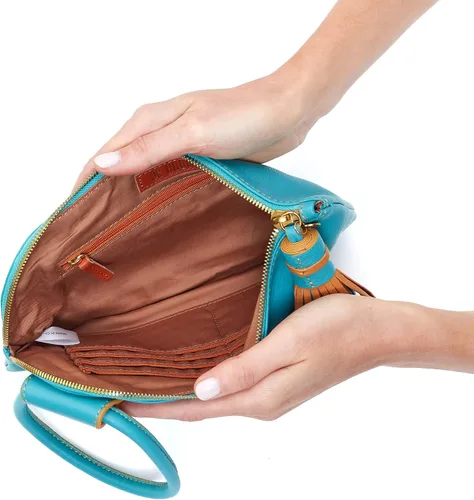 Vista 3 de HOBO Sable - Bolsa de muñeca para mujer, construcción de cuero pulido con correa de muñeca circular, bolsa práctica y compacta