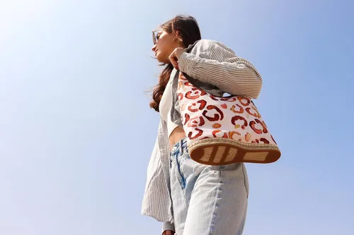 Vista 5 de Sole Purpose Bolso de hombro tipo alpargata Elizabeth Hobo para mujer