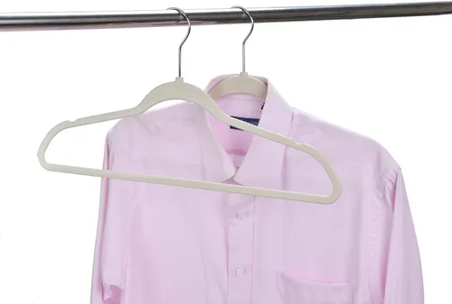 Vista 8 de Quality Hangers Paquete de múltiples perchas de plástico delgadas para ropa, perchas resistentes sin terciopelo rosa con gancho cromado giratorio