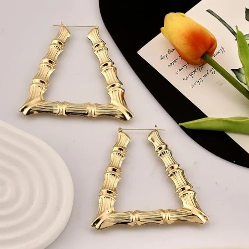 Vista 4 de Aretes de aro de bambú dorados Aros de bambú grandes y gruesos para mujer Joyería de hip-hop de los años 90