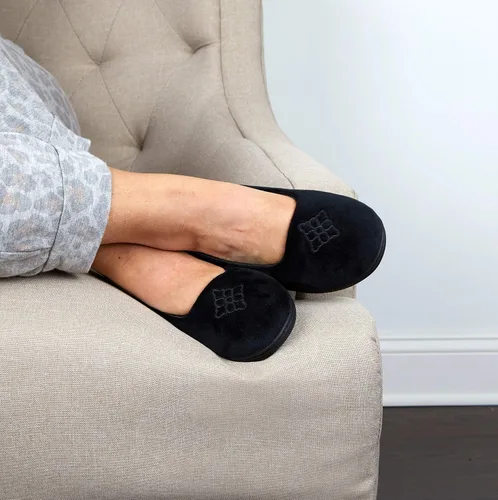 Vista 4 de Dearfoams Women's Rebecca Lightweight Cozy Memory Foam Closed Back Slipper with Wide Widths