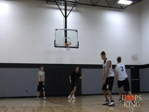 Vista 8 de Video completo de entrenamiento de ofensiva de baloncesto juvenil, ofensas simples para cualquier