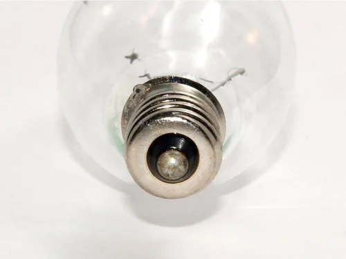 Vista 4 de Bulbrite KR25CFC/32 Bombilla de araña con punta de llama Krystal Touch de 25 W (CA10), base de candelabro