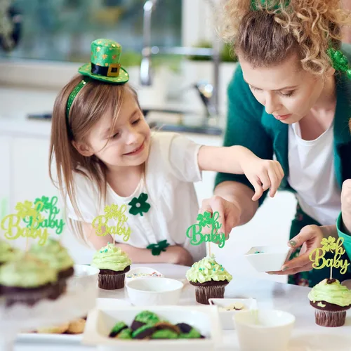 Vista 4 de Gyufise Paquete de 24 adornos para cupcakes del Día de San Patricio Lucky Oh Baby con decoraciones de cuatro hojas para pastel de baby shower de San