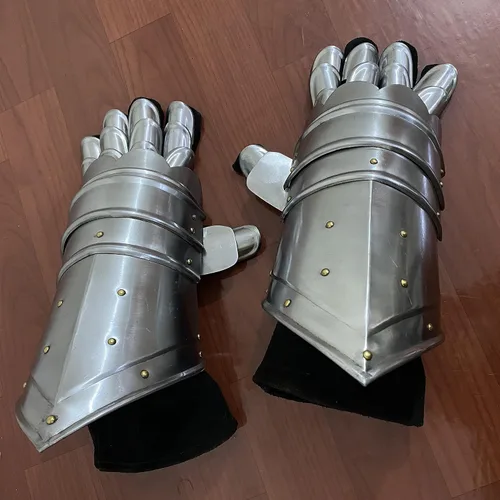 Vista 3 de AnNafi Armor Guanteletes Guantes de acero con detalles de latón Par de armadura Disfraz de caballero medieval Guantelete de metal de guerrero