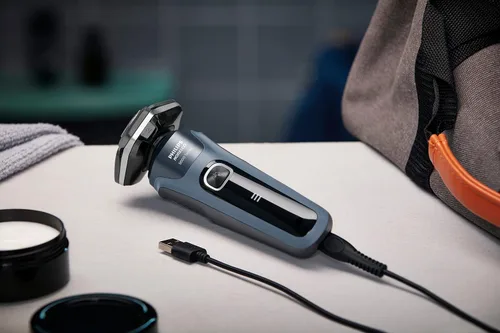 Vista 8 de Philips Norelco Shaver 5400, afeitadora recargable en seco y húmedo con recortadora emergente, S5880/81