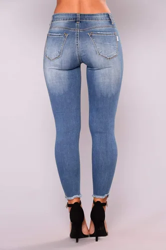 Vista 2 de Jeans de tiro alto y ajustados para mujer, diseño elástico y rasgado