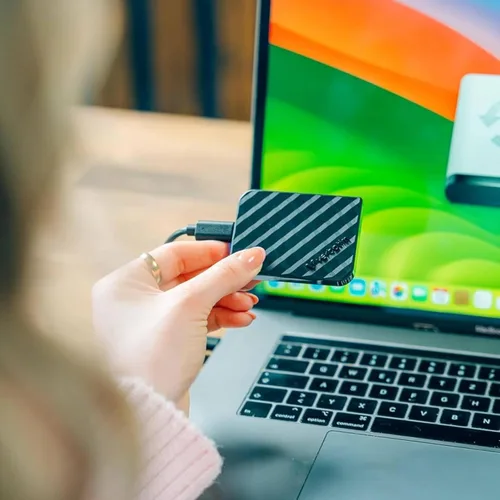 Vista 8 de Verbatim 2TB Store 'n' Go Mini Unidad externa de estado sólido USB 3.2 Gen 1 USB-C Conexión - Diamante Negro