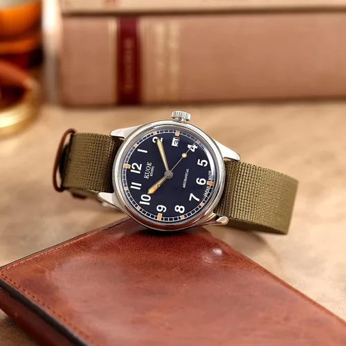 Vista 9 de KUOE Old Smith 90-002, Automatic NH35 Movement, Navy Dial, Replacement Belt Included