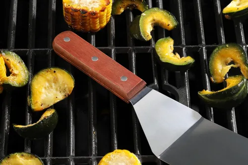 Vista 6 de New Star Foodservice 36275 Espátula/volteadera de parrilla con mango de madera, 31,8 cm