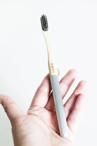 Vista 6 de Cepillo de dientes de bambú reemplazable con mango de aluminio, sin BPA, cerdas suaves Respetuoso con el medio ambiente, biodegradable