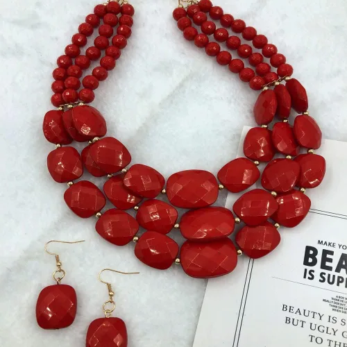 Vista 4 de Collares de cuentas de 3 capas para mujer, hecho a mano, acrílico, rojo, collar bohemio, grueso, joyería de disfraz