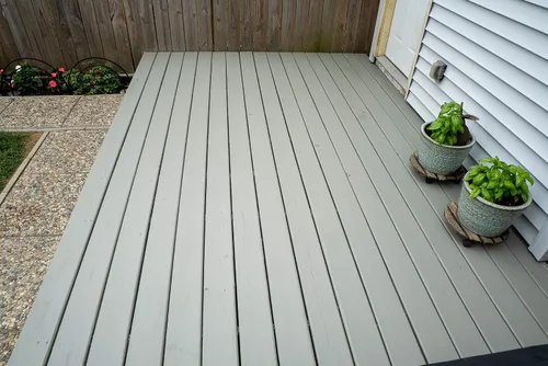 Vista 5 de Tinte y sellador de madera para exteriores de color sólido avanzado #1 Deck Premium en uno, sellador a base de agua para cubiertas de madera, vallas