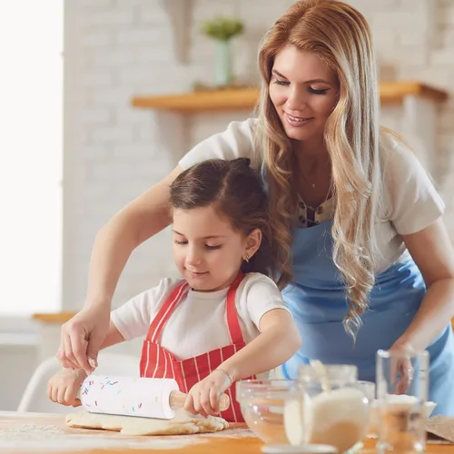 Vista 4 de Juego de 7 cuchillos de madera para niños pequeños, tabla de cortar y cuchillos para cocina real, herramientas de cocina Montessori para niños