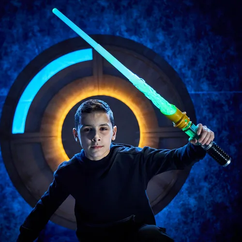 Vista 7 de STAR WARS Power Crystal Lightsaber, 7 colores y 10 cristales, más de 50 combinaciones que cambian de color, luces y sonidos, juguetes para niños