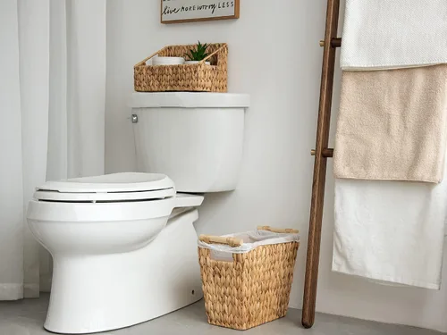 Vista 3 de StorageWorks Cestas de basura de mimbre, cestas de papel de jacinto de agua con asas de madera, botes de basura tejidos a mano para baño
