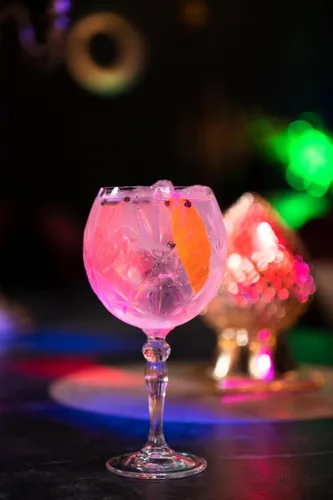 Vista 5 de Barski Copas de vino – Gin Tonic – Cóctel – Cupé – Copa – Juego de 6 vasos de cristal – Copas de globo bellamente diseñadas – Cada copa es de 18