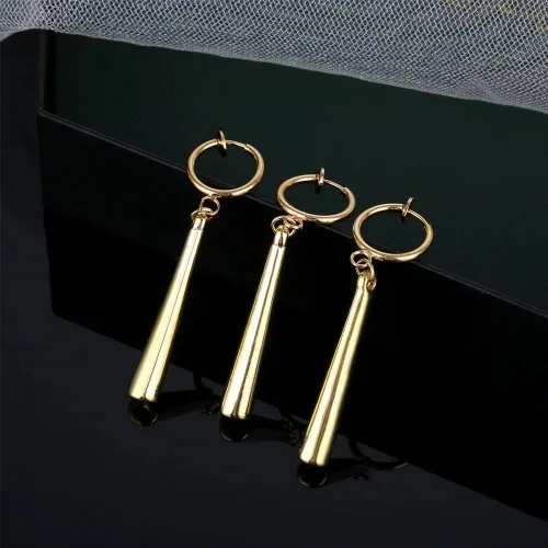 Vista 2 de 3 aretes dorados de clip de anime para cosplay, aretes Zoro para mujeres y hombres, aretes colgantes para cartílago