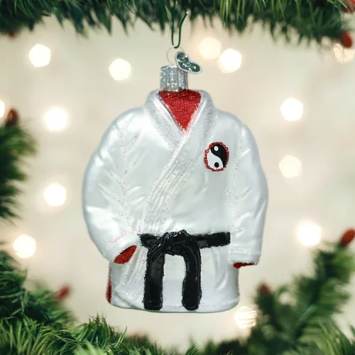 Vista 2 de Old World Christmas - Adorno de vidrio soplado de bata de artes marciales para árbol de Navidad, decoración festiva artesanal, colección deportiva