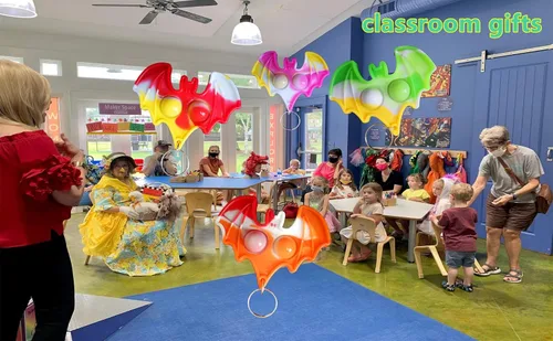 Vista 5 de 20 paquetes de murciélagos de Halloween a granel para adultos y niños, regalos de fiesta y estudiantes de aula