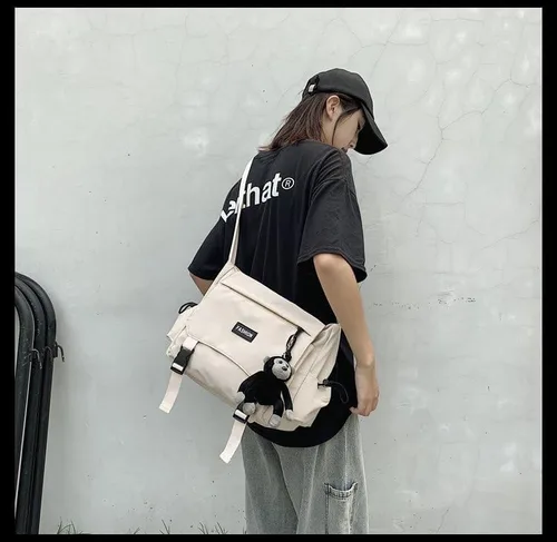 Vista 7 de Inshere Bolso cruzado estético con bonitos pines y adornos, bolsa de mensajero de nailon para el hombro, bolsa japonesa Kawaii para mujeres y hombres
