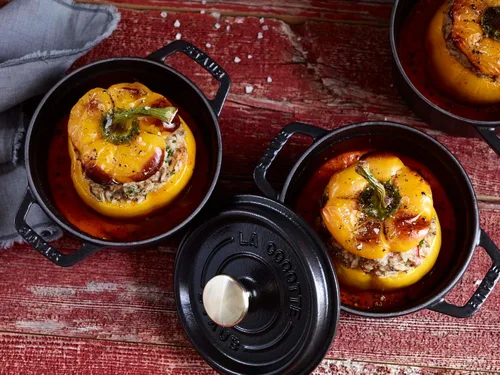 Vista 5 de STAUB - Olla de hierro fundido para horno holandés de 0.5 cuartos, redonda, hecha en Francia, para 1 persona, color negro mate