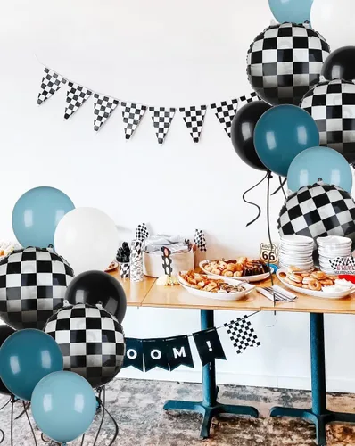 Vista 4 de Paquete de Globos de Coche de Carreras Globos a Cuadros Azules y Negros de Látex para Niños Un Feliz Primero, Segundo, Vintage, Dos, Rápidos, Un