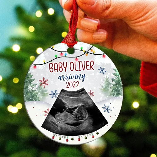 Vista 13 de Adorno de Navidad personalizado para papá esperado 2023 – Adorno de Navidad con ultrasonido de protuberancia – Adorno con texto en inglés «I'll Be
