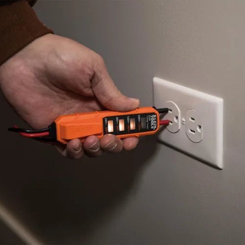 Vista 8 de Klein Tools NCVT3PKIT Kit de prueba eléctrica, probador de voltaje sin contacto de doble rango con linterna, probador de voltaje CA/CC