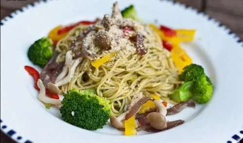Vista 2 de Fideos lisos de Taiwán - 64 oz