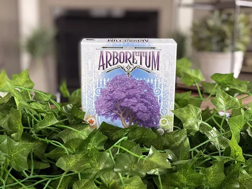 Vista 5 de Renegade Game Studios Juego de cartas de estrategia Arboretum que desafía a 2-4 jugadores de 8 años en adelante a crear el jardín más hermoso