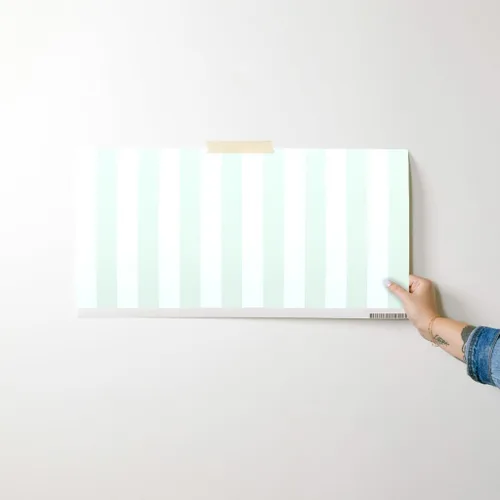 Vista 7 de Spoonflower Papel tapiz para despegar y pegar, diseño de rayas verdes verticales descoloridas, rayas verdes de verano, casa de campo, papel pintado