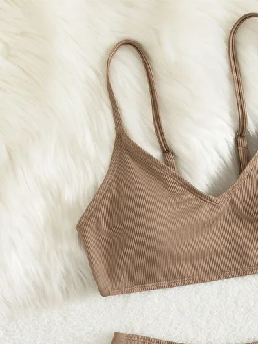 Vista 3 de SHENHE Traje de baño de 2 piezas para niña, traje de baño de cintura alta con tirantes delgados, conjunto de bikini con cuello en V, color caqui